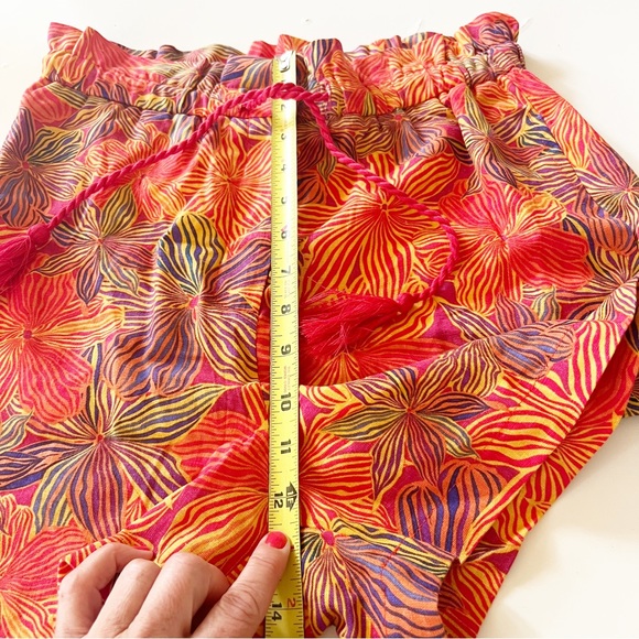 House of Harlow 1960 Linen Blend Tropical Print Shorts - Picture 13 of 16